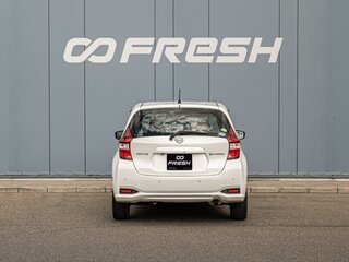 2019 Nissan Note e-Power II Рестайлинг, белый, 1195000 рублей, вид 4