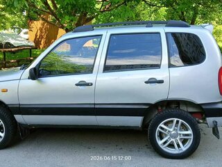 2006 Chevrolet Niva I, серебристый, 340000 рублей, вид 3