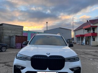 2019 BMW X7 40i I (G07), белый, 7590000 рублей, вид 2