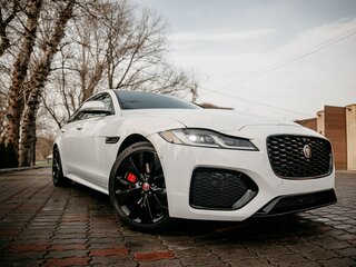 2023 Jaguar XF II Рестайлинг, белый, 4399000 рублей, вид 2