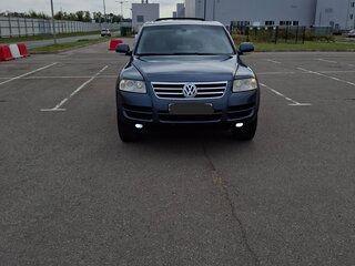 2005 Volkswagen Touareg I, серый, 1070000 рублей, вид 3