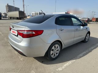 2012 Kia Rio 5-speed III, серебристый, 760000 рублей, вид 4