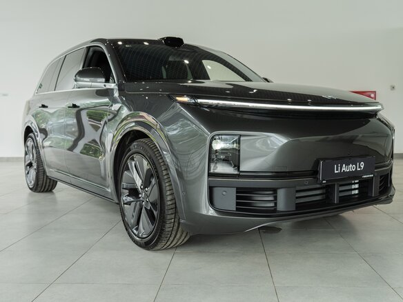 2025 Li Auto (Lixiang) L9 52.3 kWh I Рестайлинг, серебристый, 8890000 рублей - вид 2