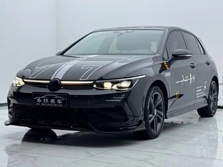 2024 Volkswagen Golf VIII, чёрный, 2400000 рублей, вид 1