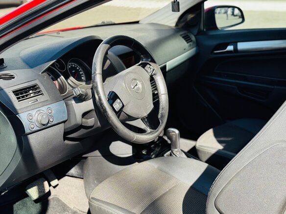 2008 Opel Astra GTC H Рестайлинг, красный - вид 18