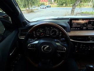 2015 Lexus LX 570 III Рестайлинг 2, белый, 7500000 рублей, вид 4