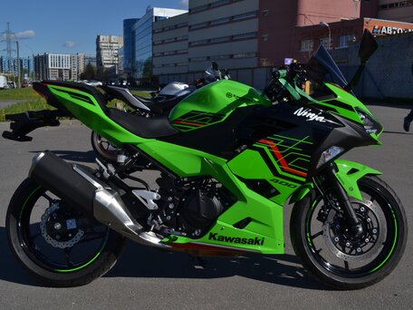 2023 Kawasaki Ninja 400, зелёный, 660000 рублей, вид 2
