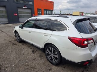 2017 Subaru Outback V Рестайлинг, белый, 1900000 рублей, вид 5