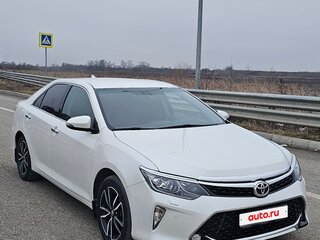 2017 Toyota Camry VII (XV50) Рестайлинг 2, белый, 1890000 рублей, вид 2