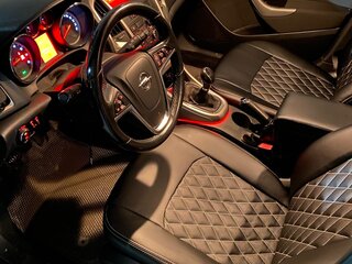 2010 Opel Astra J, серебристый, 600000 рублей, вид 2
