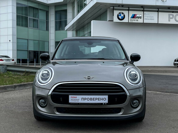 2020 Mini Hatch Cooper III (F55/F56) Рестайлинг, серебристый - вид 1