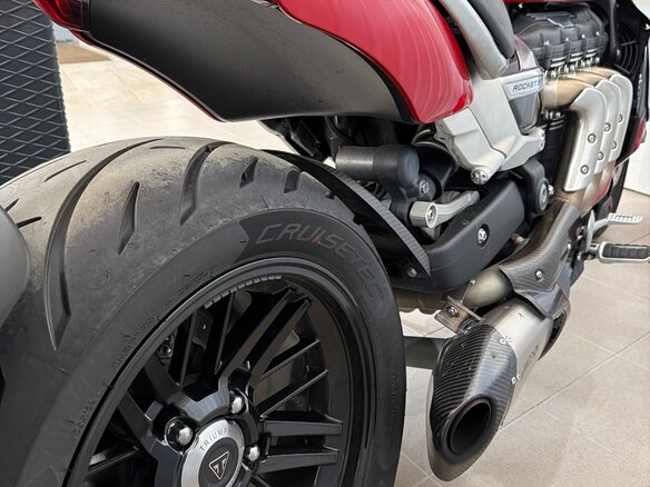 2020 Triumph Rocket 3, красный, 1750000 рублей - вид 3
