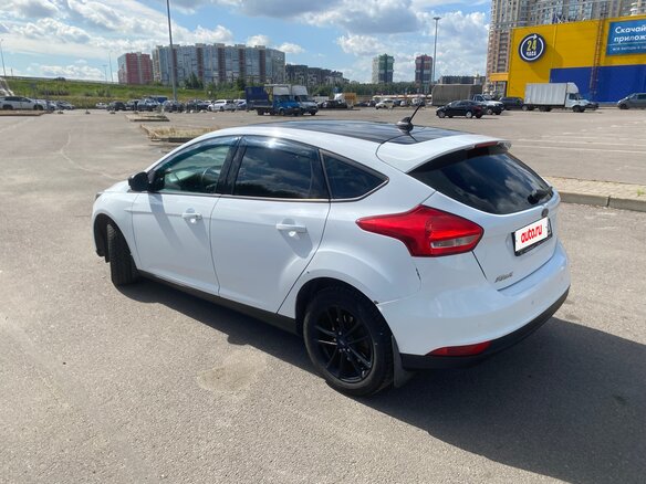 2017 Ford Focus III Рестайлинг, белый - вид 3