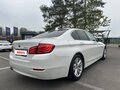 2013 BMW 5 серии 528i xDrive VI (F10/F11/F07) Рестайлинг, белый, 1790000 рублей - вид 4