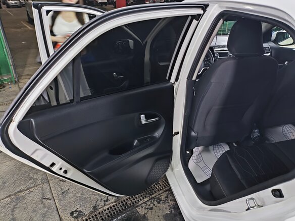2011 Kia Picanto II, белый, 660000 рублей - вид 13