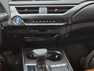 2019 Lexus UX 250h I, белый, 3500000 рублей, вид 4
