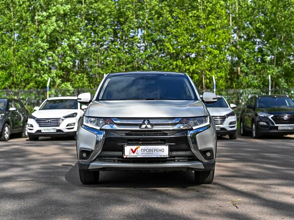 2018 Mitsubishi Outlander III Рестайлинг 2, белый - вид 2