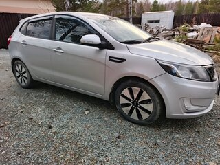 2013 Kia Rio 4-speed III, серебристый, 830000 рублей, вид 4