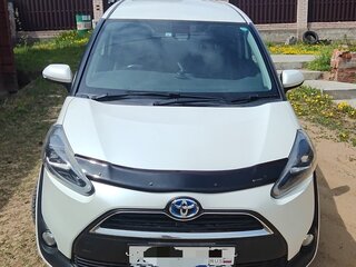2017 Toyota Sienta II, белый, 1400000 рублей, вид 2