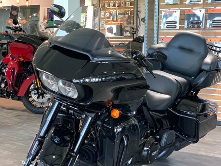 2021 Harley-Davidson Road Glide Limited, чёрный, 3950000 рублей, вид 5