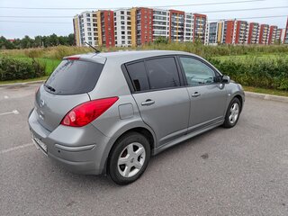 2010 Nissan Tiida I Рестайлинг, серый, 600000 рублей, вид 4