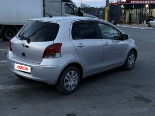 2009 Toyota Vitz II (XP90), серебристый, 800000 рублей, вид 5