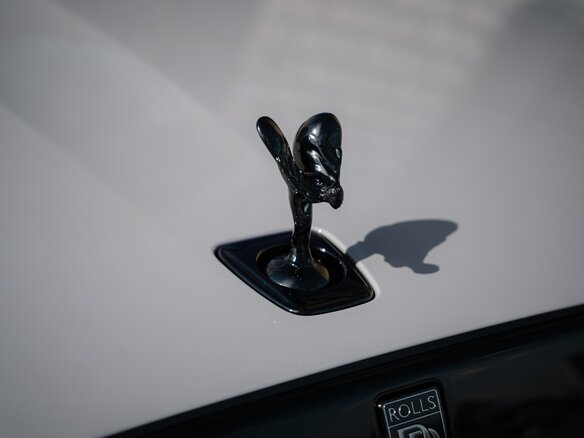 2026 Rolls-Royce Ghost Black Badge II Рестайлинг (Series II), серый, 58900000 рублей - вид 6