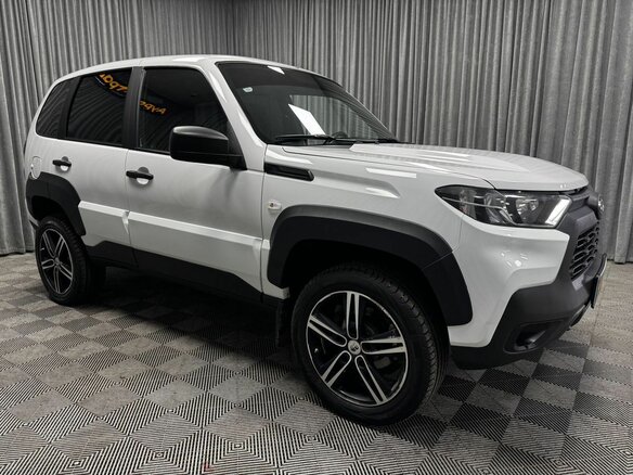 2024 Lada (ВАЗ) Niva Travel I, белый, 1076000 рублей - вид 1