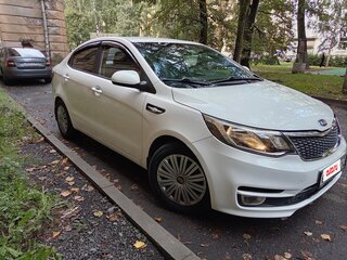 2016 Kia Rio III Рестайлинг, белый, 885000 рублей, вид 5