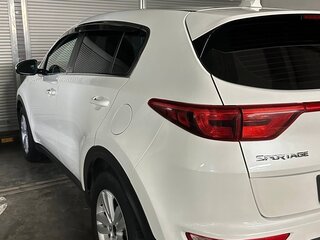 2018 Kia Sportage IV, белый, 2000000 рублей, вид 3