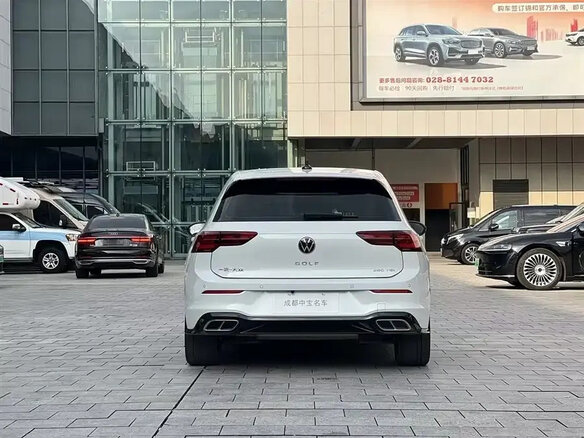 2023 Volkswagen Golf VIII, белый, 1800700 рублей - вид 5