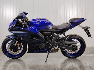 2023 Yamaha YZF-R7, синий, 849000 рублей, вид 4