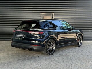 2023 Porsche Cayenne III, чёрный, 9490000 рублей, вид 5