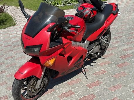 1999 Honda VFR 800, красный, 330000 рублей, вид 1