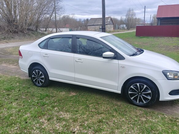 2012 Volkswagen Polo V, белый, 680000 рублей - вид 1