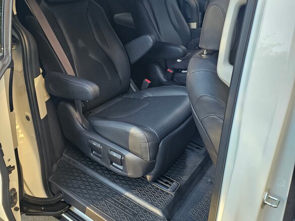 2021 Kia Carnival IV, белый, 4500000 рублей - вид 9