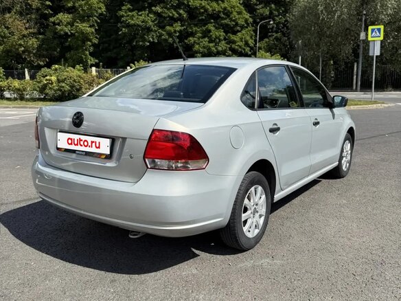 2013 Volkswagen Polo V, серебристый, 850000 рублей - вид 5