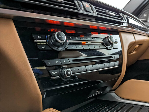 2019 BMW X6 40d II (F16), белый, 4550000 рублей - вид 20