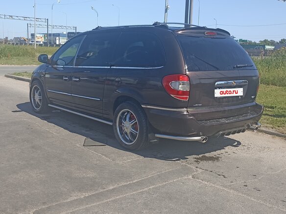 2001 Chrysler Voyager Grand IV, коричневый, 2200000 рублей - вид 1