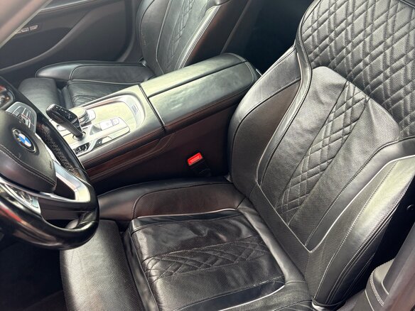 2017 BMW 7 серии Long 750Li xDrive VI (G11/G12), чёрный, 3800000 рублей - вид 35