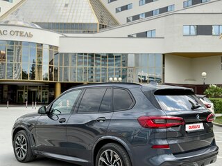 2019 BMW X5 30d IV (G05/G18), серый, 6300000 рублей, вид 4