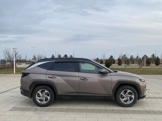 2022 Hyundai Tucson IV, коричневый, 2400000 рублей, вид 4