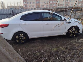 2016 Kia Rio III Рестайлинг, белый, 850000 рублей, вид 3