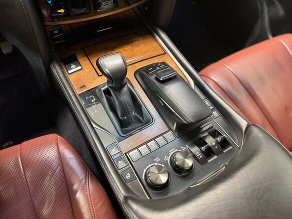 2017 Lexus LX 450d III Рестайлинг 2, белый, 6950000 рублей - вид 31