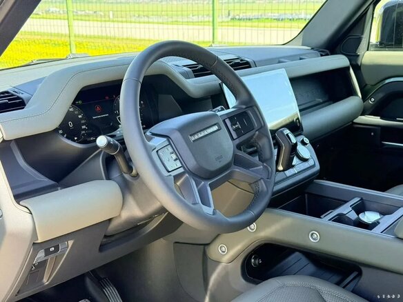 2025 Land Rover Defender 110 II, зелёный, 11500000 рублей - вид 5