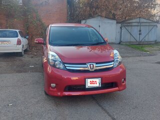 2012 Toyota ISis I Рестайлинг, красный, 1300000 рублей, вид 1