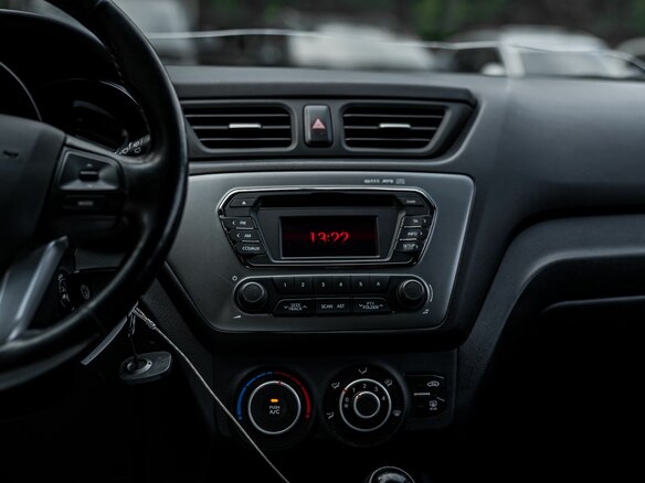 2015 Kia Rio 6-speed III, белый - вид 6