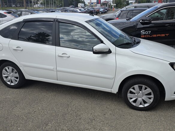 2021 Lada (ВАЗ) Granta I Рестайлинг, белый, 750000 рублей - вид 2