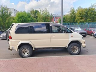 2001 Mitsubishi Delica IV, белый, 1300000 рублей, вид 4