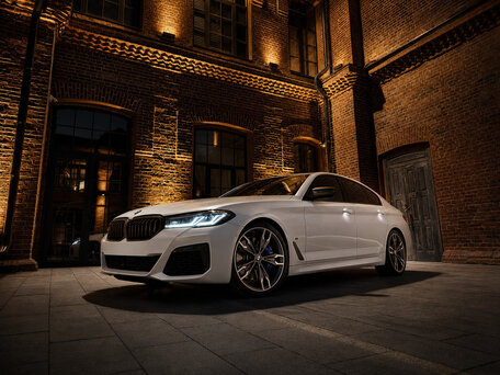 2022 BMW 5 серии M550i xDrive VII (G30/G31/G38) Рестайлинг, белый, 9490000 рублей, вид 3